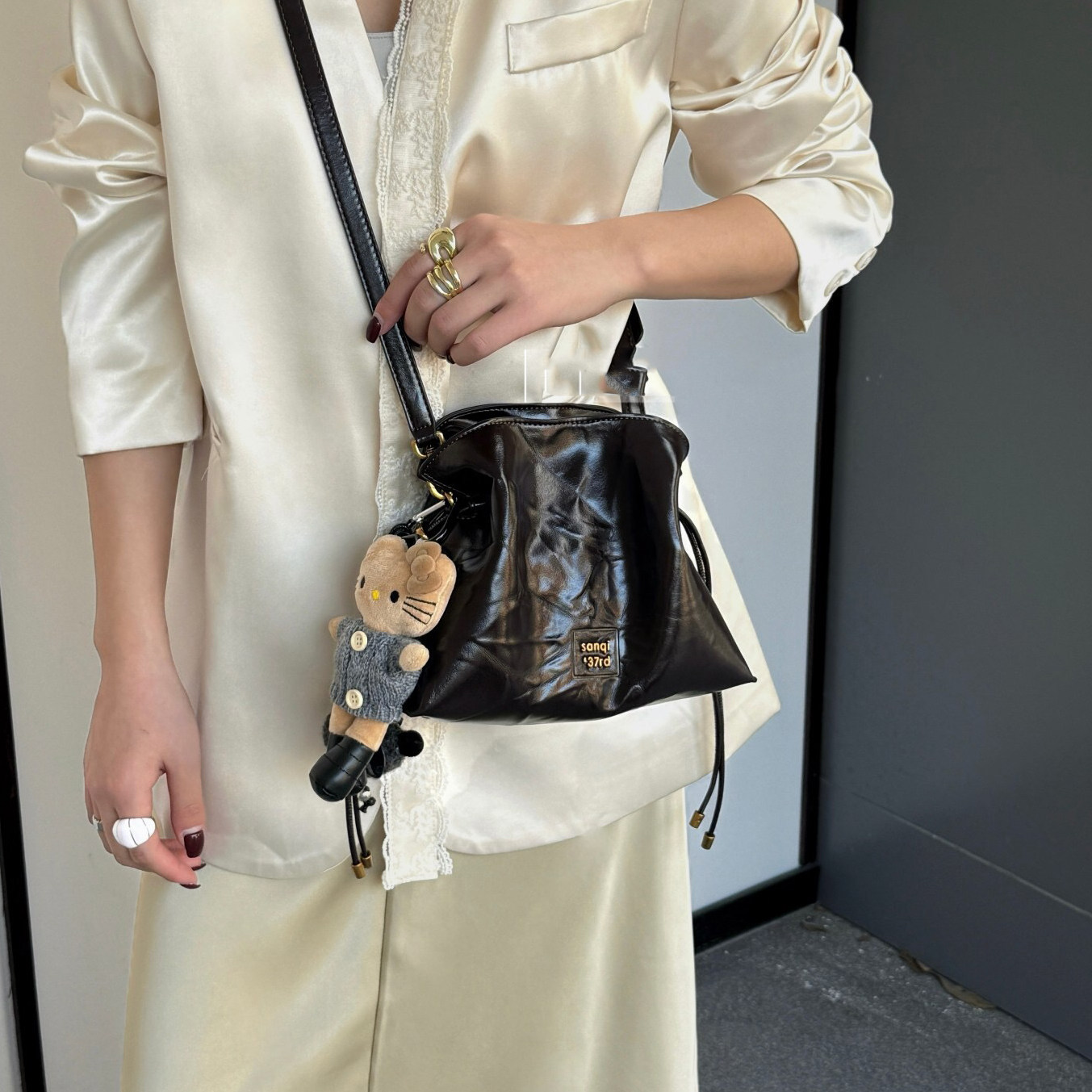 复古褶皱抽绳水桶包女2026新款百搭单肩斜挎包小众黑色福袋腋下包,箱包皮具/热销女包/男包,通用款女包,淘宝优惠券,粉丝福利购,淘宝优惠卷