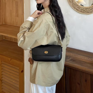 高级感小众链条腋下包包女2025新款简约百搭单肩斜挎包黑色小方包