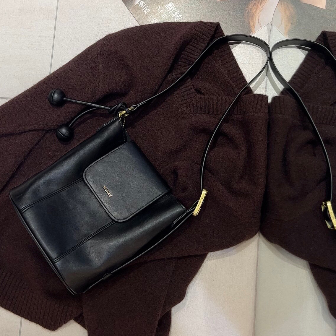 2025新款轻奢软皮通勤水桶包女包