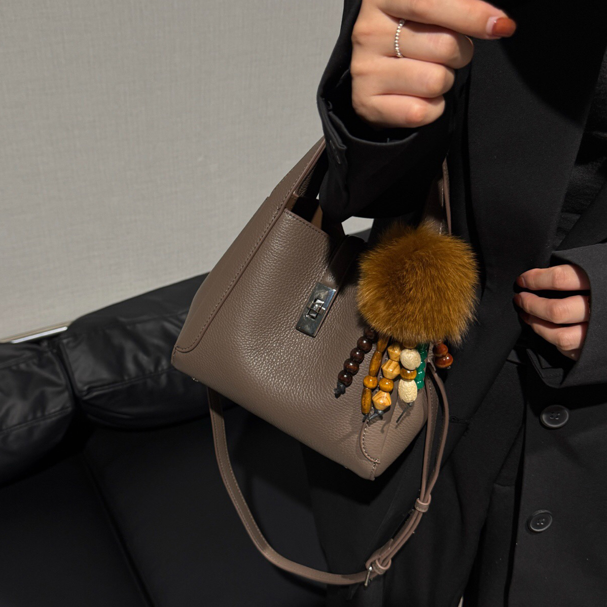 荔枝纹软皮水桶包女2025秋冬新款