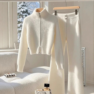 女装搭配一整套秋季高级感巨好看小香风白色针织毛衣裤子休闲套装