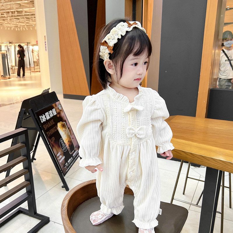婴儿洋气外套春季新款女宝宝甜美蝴蝶结爬服新生儿满月百天连体衣