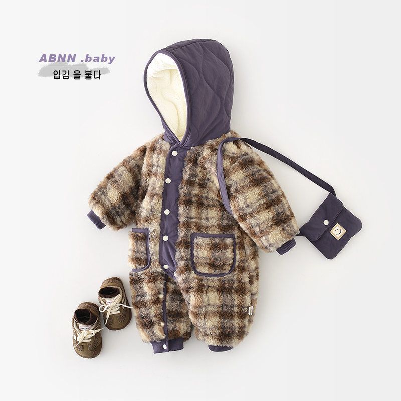 男女宝宝加厚爬服洋气婴儿保暖外出服冬装新款新生儿加绒连体抱衣