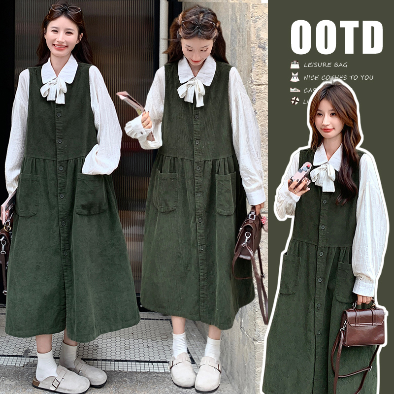 图片已处理2025春秋衬衫墨绿色灯芯绒背带连衣裙孕妇大码套装