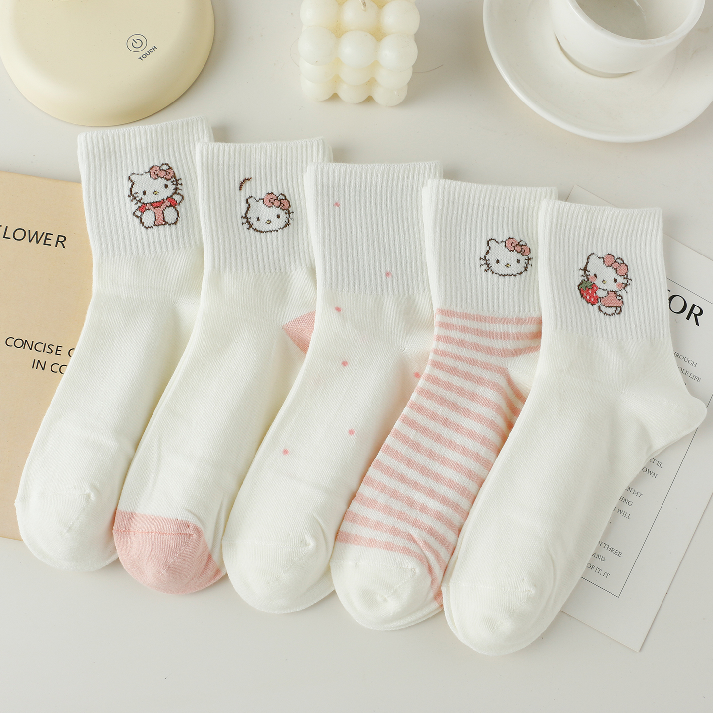 春秋白色袜子女中筒袜纯棉卡通