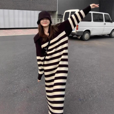 慵懒风黑白条纹中长款针