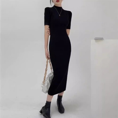 黑色连衣裙女秋季半高领长款修身小黑裙春秋内搭打底包臀针织长裙
