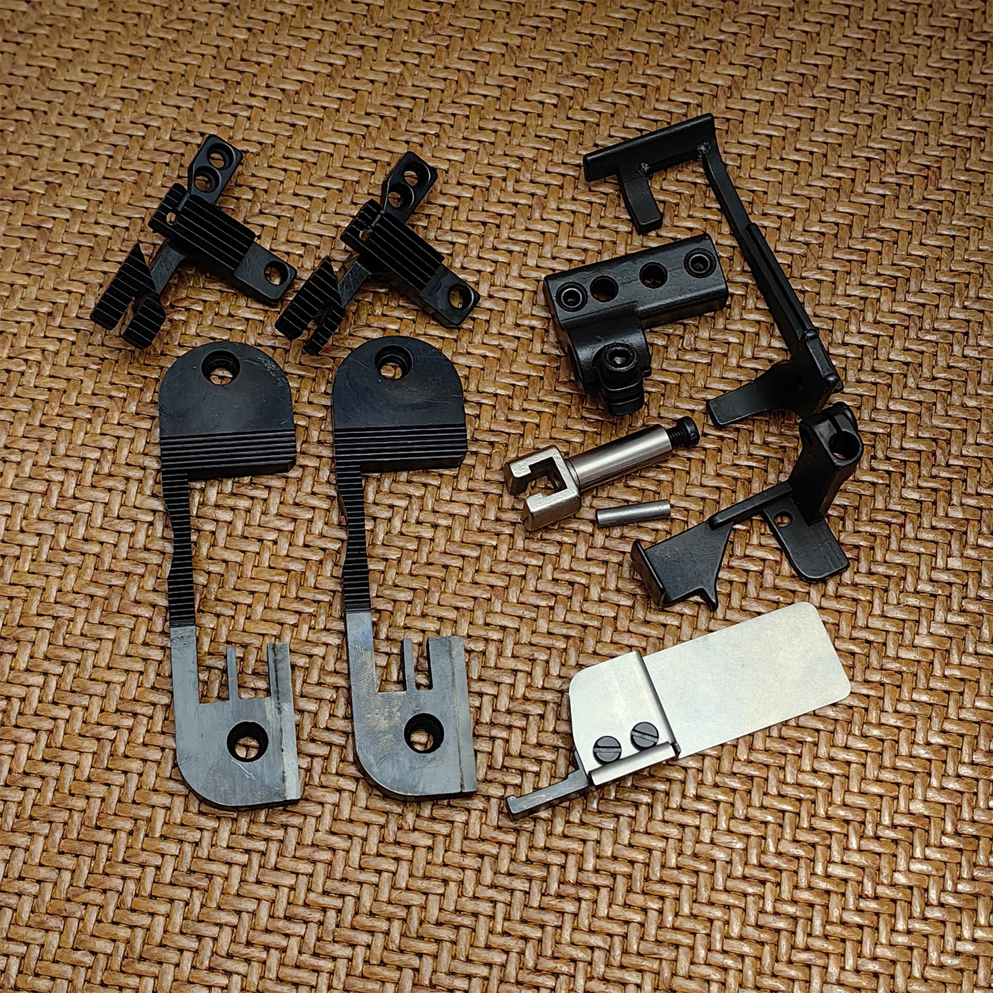 1510厚料切包一体机针板牙齿压脚