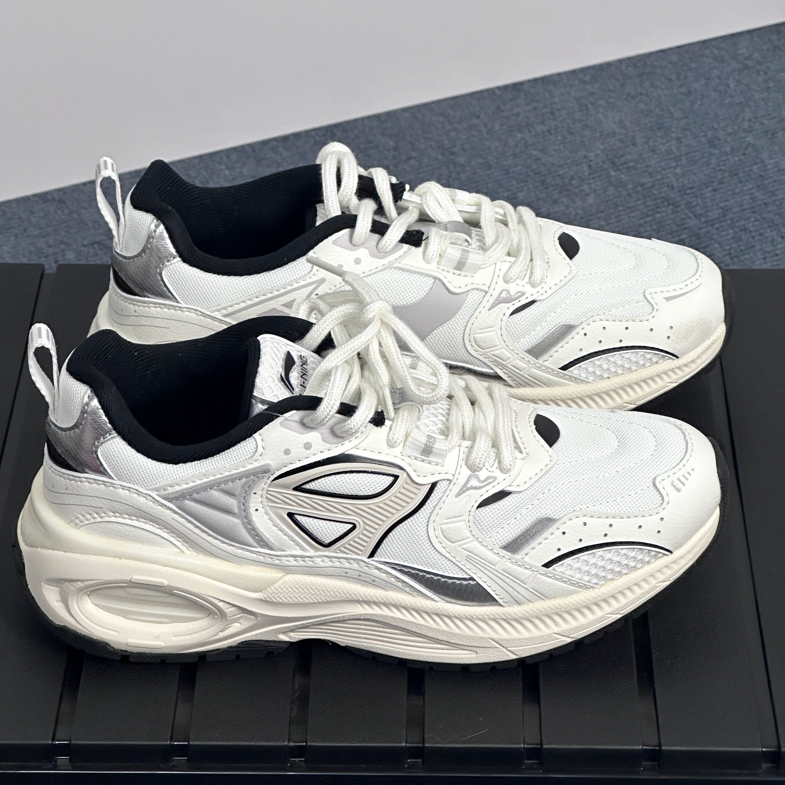 lining李宁春秋款92cici女子经典回弹缓震低帮跑步运动鞋agcs278