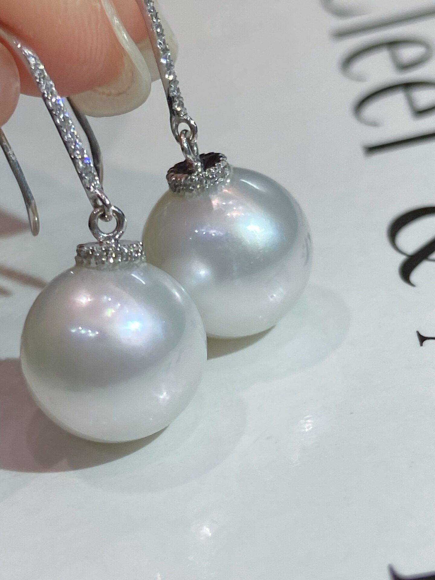 18K金钻石海水珍珠耳钩