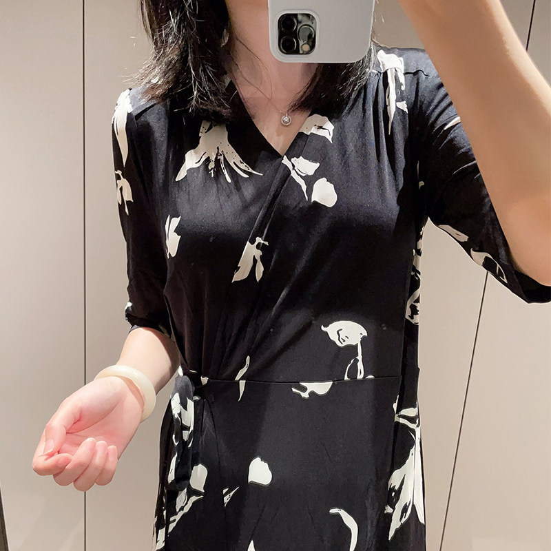 黑色V领印花真丝针织系带连衣裙
