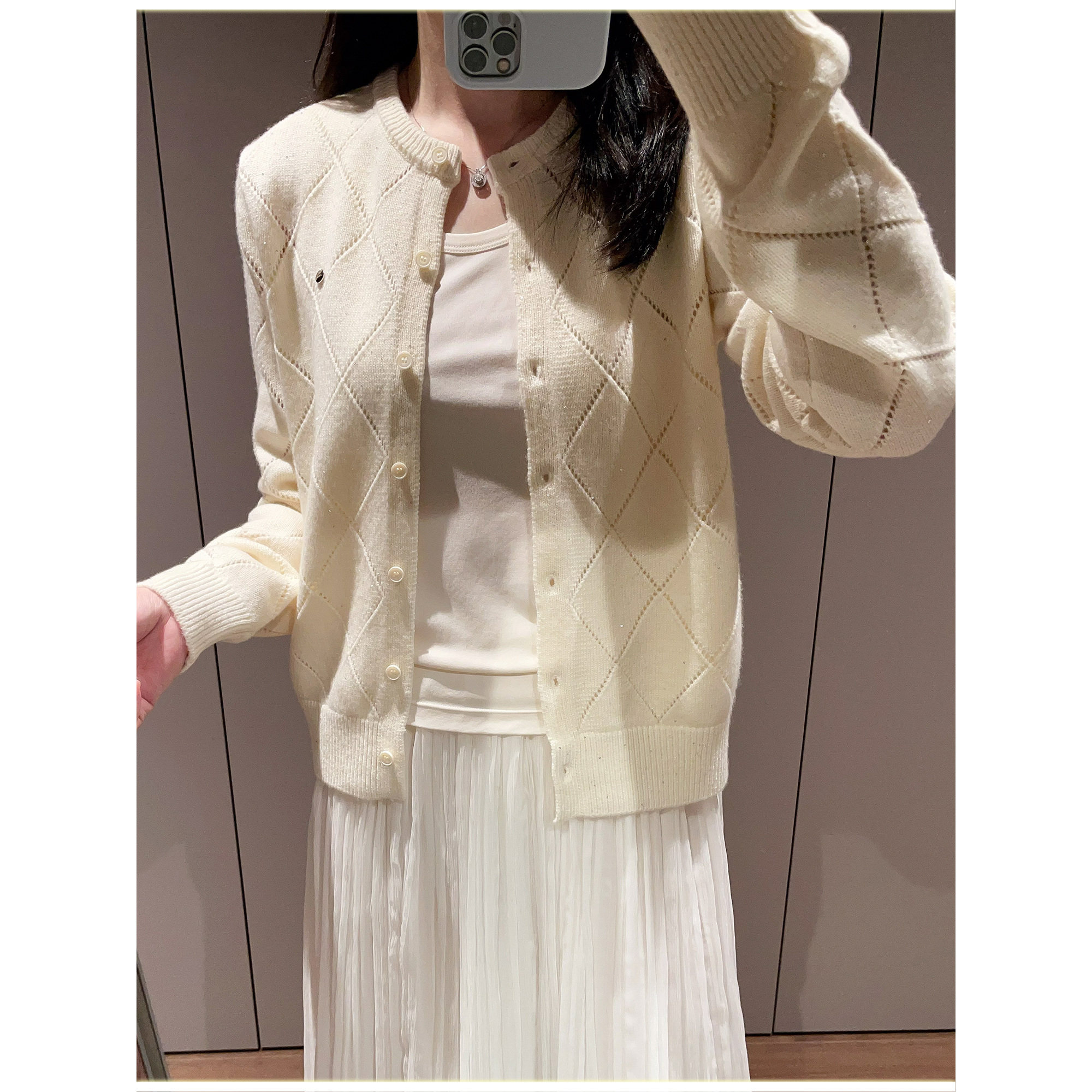 白色圆领长袖针织羊毛开衫女外套