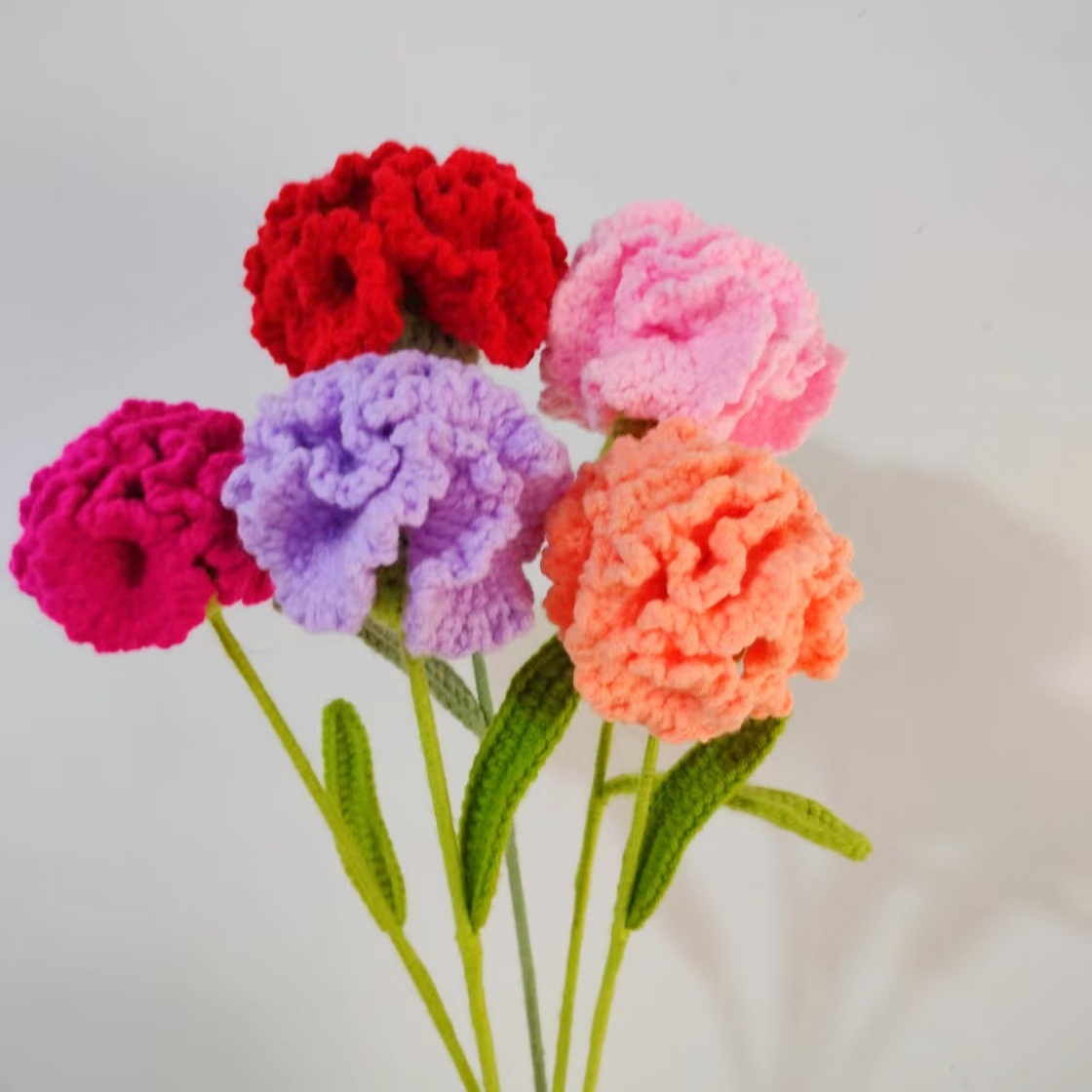 成品手工钩织母亲节礼物毛线康乃馨花束送妈妈永生花祝福仿真花