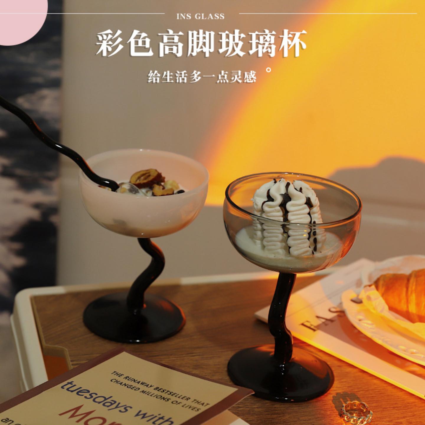 网红ins风冰激凌杯奶茶奶昔甜品