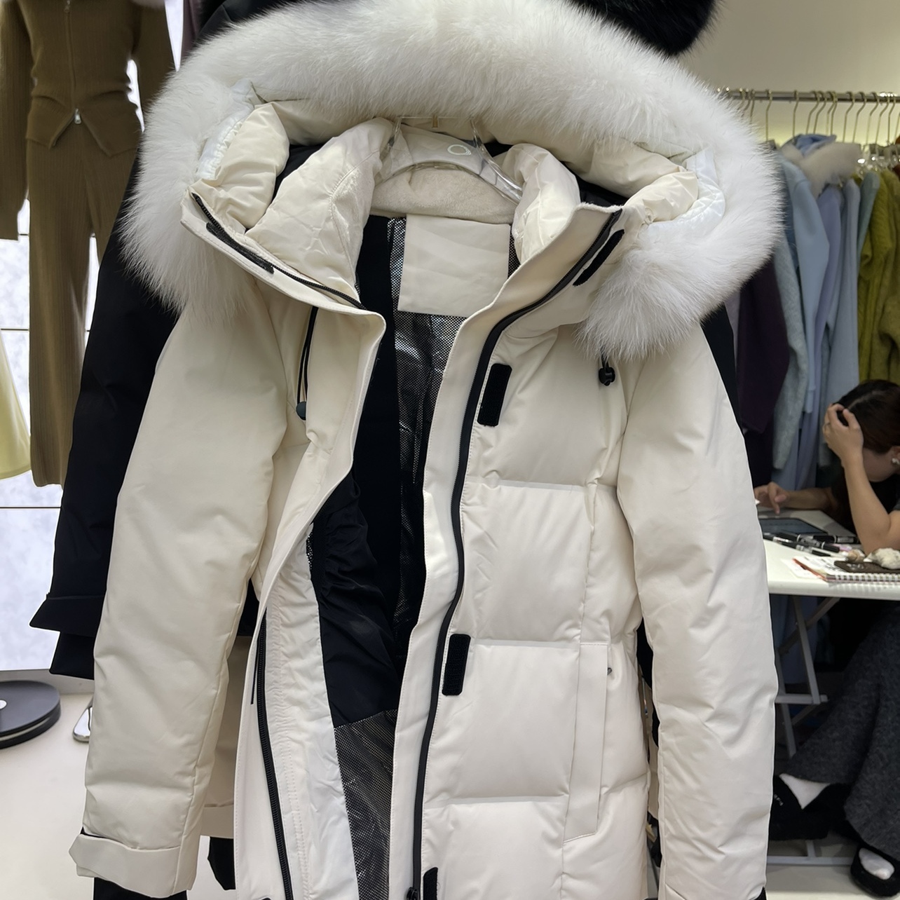 小女人2025冬季新款羽绒服短款修身大狐狸毛领白鹅绒服派克服外套