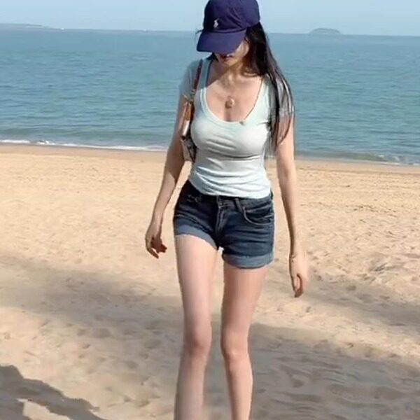 2025夏季新款美式辣妹性感牛仔短裤女深蓝色设计感弹力卷边包臀裤