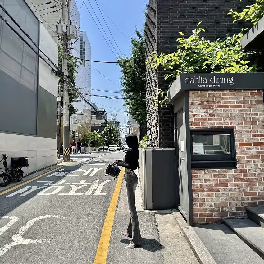 许允真徐穗珍风微喇牛仔长裤