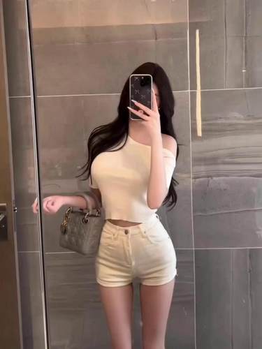 丰胯牛仔短裤包臀紧身辣妹热裤