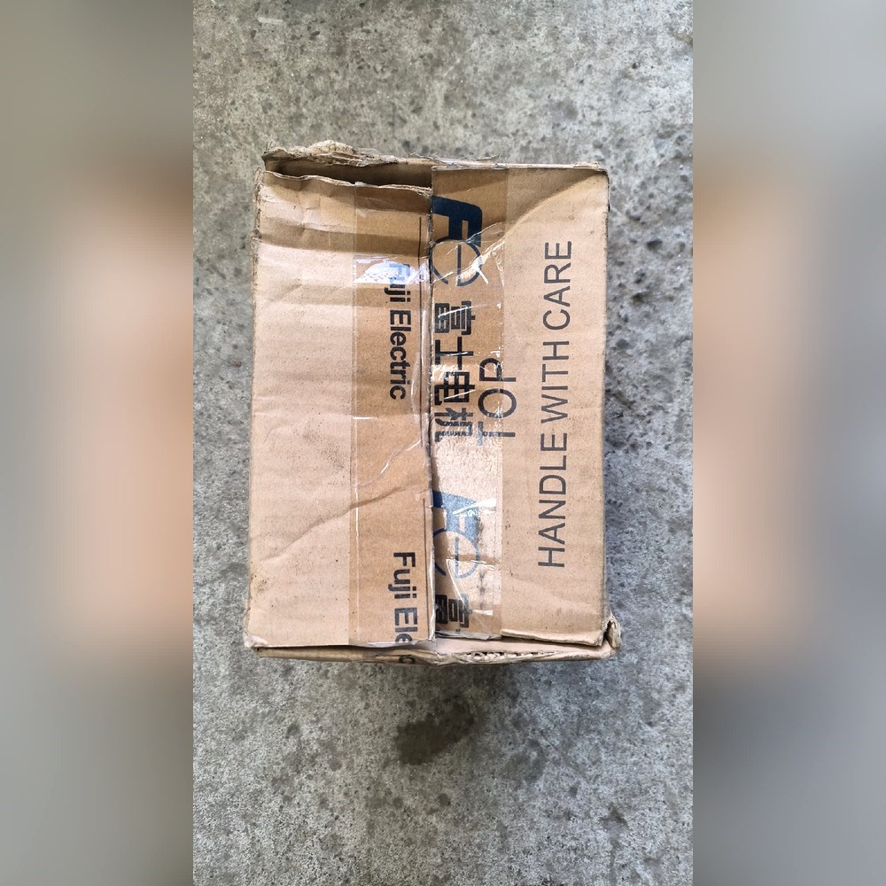 富士FRN0010C2S-4C变频器1.5kw 220 议价