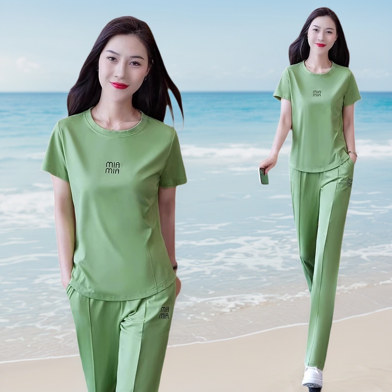冰丝夏季妈妈装时尚休闲运动套装女款2025新款轻盈透气短袖两件套