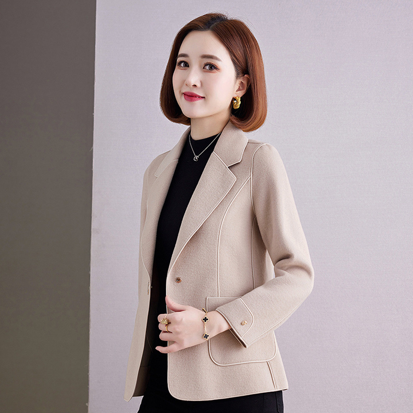 双面羊毛呢大衣女士短款2026新款小香风妈妈收腰显瘦米色西装外套
