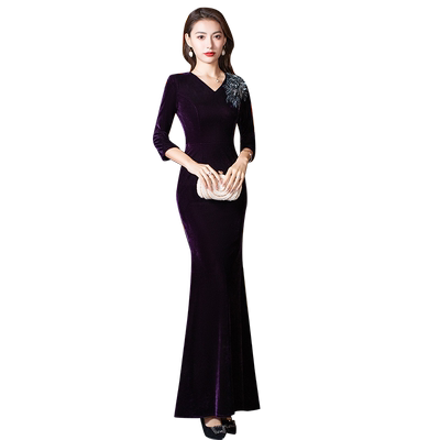 丝绒妈妈装晚礼服女2025新款喜婆婆婚礼宴会高级感鱼尾显瘦主持裙