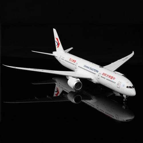 SQ Wings中国东方航空云南公司波音787-9飞机1:200高端合金收藏