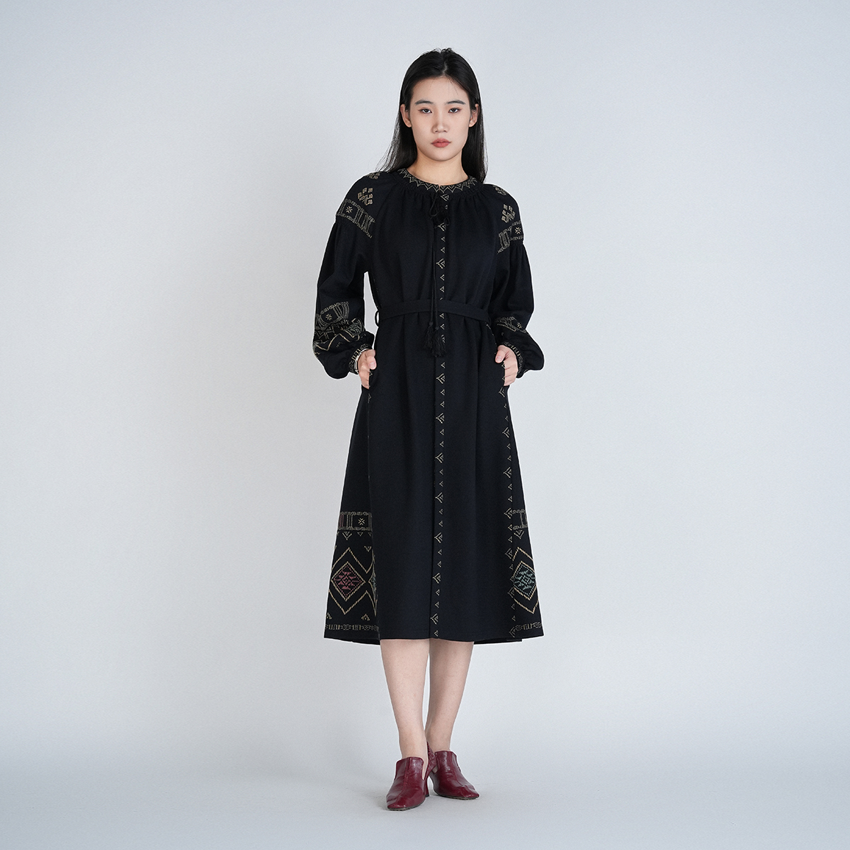 中国风刺绣气质收腰绵羊毛连衣裙