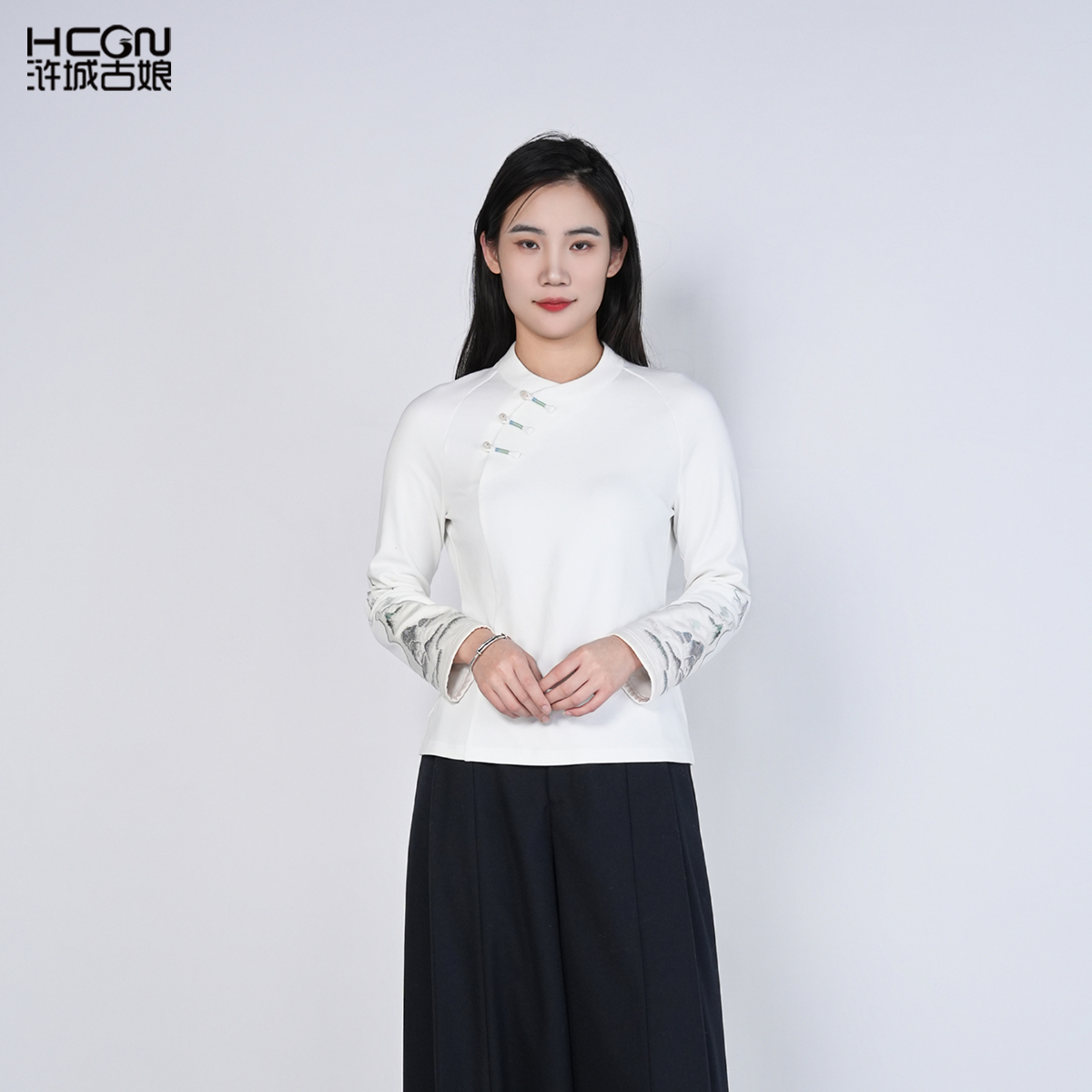 浒城古娘新款棉质刺绣气质百搭长袖新中式国风内搭T恤上衣女春秋