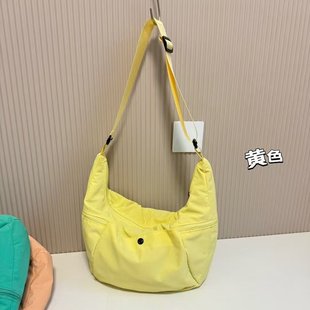 大容量轻便休闲百搭牛角包包女夏季新款月牙包小众女士单肩斜挎包