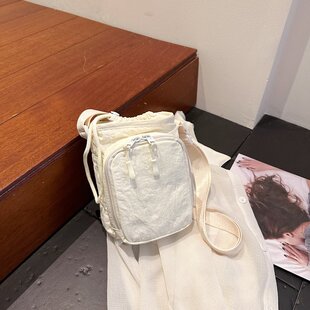 小众设计感斜挎包女轻便百搭迷你小包ins超火休闲单肩手机包水壶