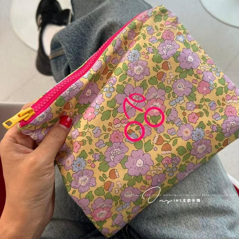 韩系进口高颜值樱桃手拿包 kitty收纳化妆包便携旅行多功能收纳包