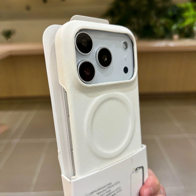 白色羊巴皮磁吸肤感半包适用realme真我GT8手机壳GT8PRO不冰手新款简约皮纹硬壳磨砂肤感不包按键镜头大孔女