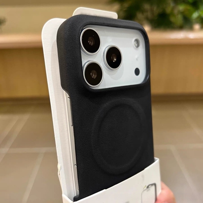 黑色羊巴皮磁吸肤感半包适用realme真我GT8手机壳GT8PRO不冰手新款简约皮质硬壳磨砂肤感不包按键镜头大孔男