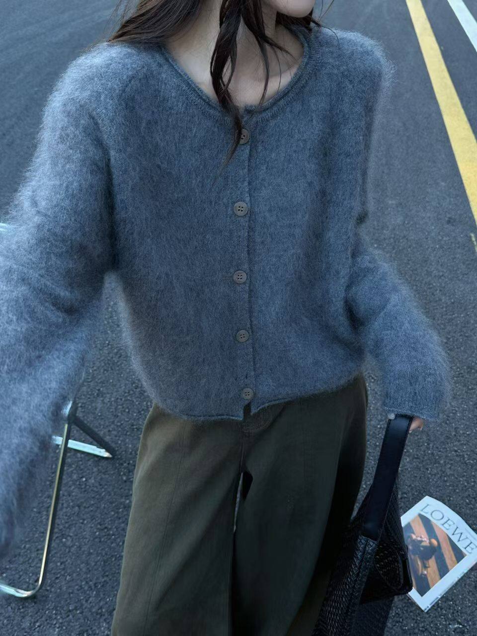 2026秋冬新款韩版宽松慵懒风圆领套头毛衣女加厚保暖针织衫上衣