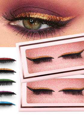 A pair of fake eyelashes with eye shadow without glue假睫毛