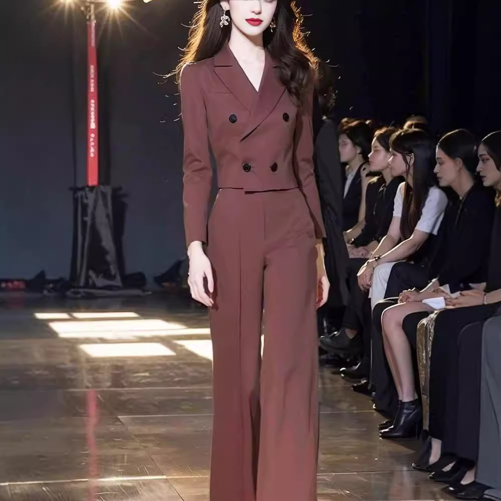 早秋穿搭套装2024冷淡系独特别高级感红棕色西装外套阔腿裤套装女