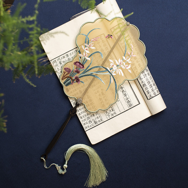 手工苏绣真丝宫扇双面刺绣舞蹈扇子中国风汉服女配饰团扇古装流苏