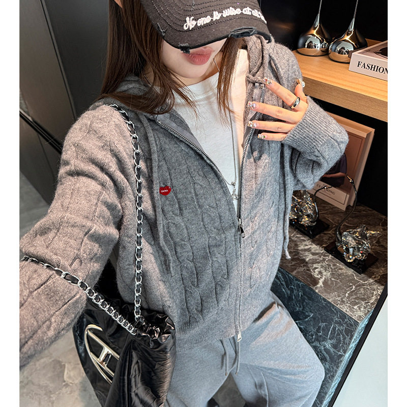 秋冬季加厚提花连帽纯色毛衣外套韩版女高级感休闲长袖经典款上衣