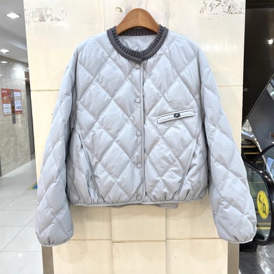 856818 深灰色菱形格圆领短款羽绒服女90鸭绒保暖单排扣冬季外套