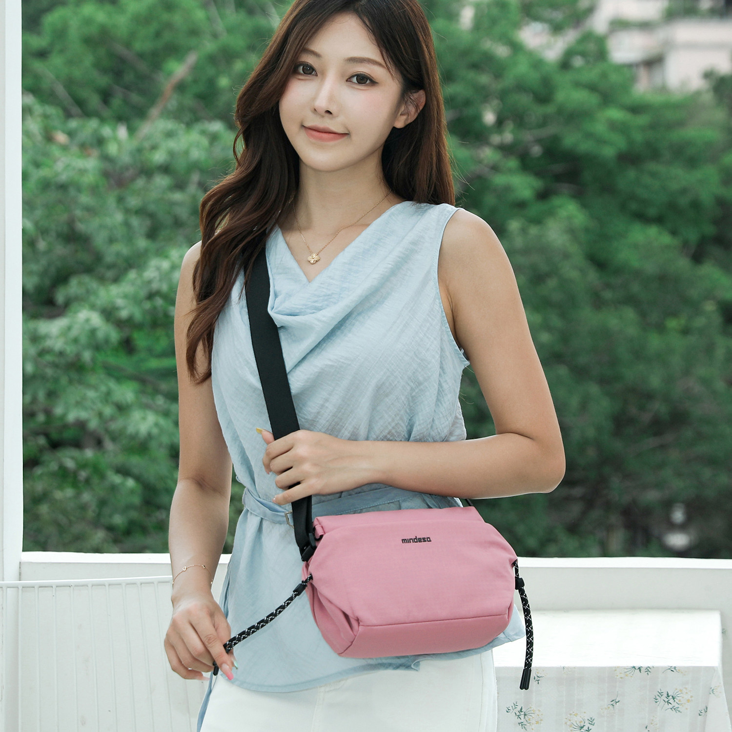 斜挎小包女时尚百搭2026新款休闲逛街单肩女布包轻便多袋手机包