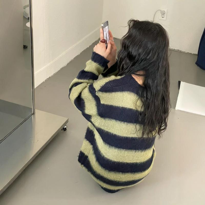 圆领通勤宽松条纹拼色毛针织衫