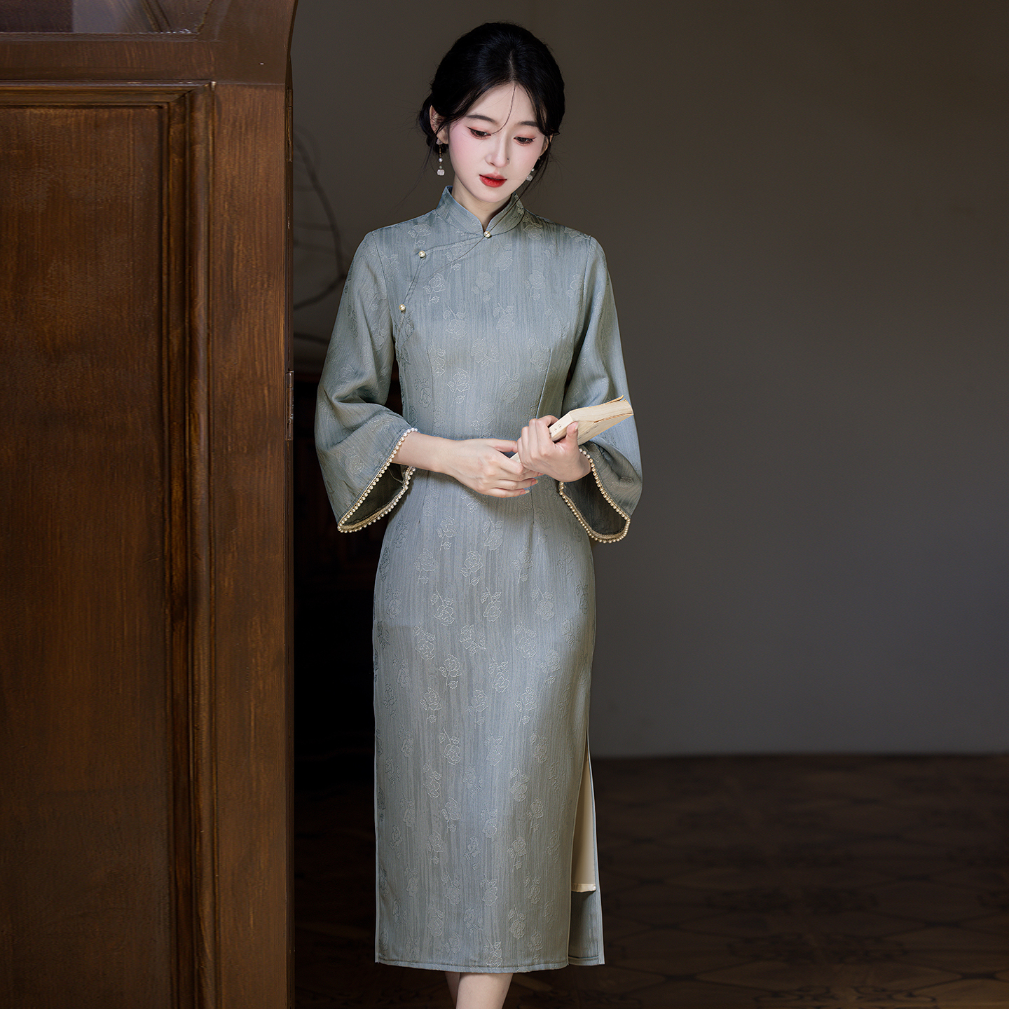 蓝色复古风新中式倒大袖旗袍优雅