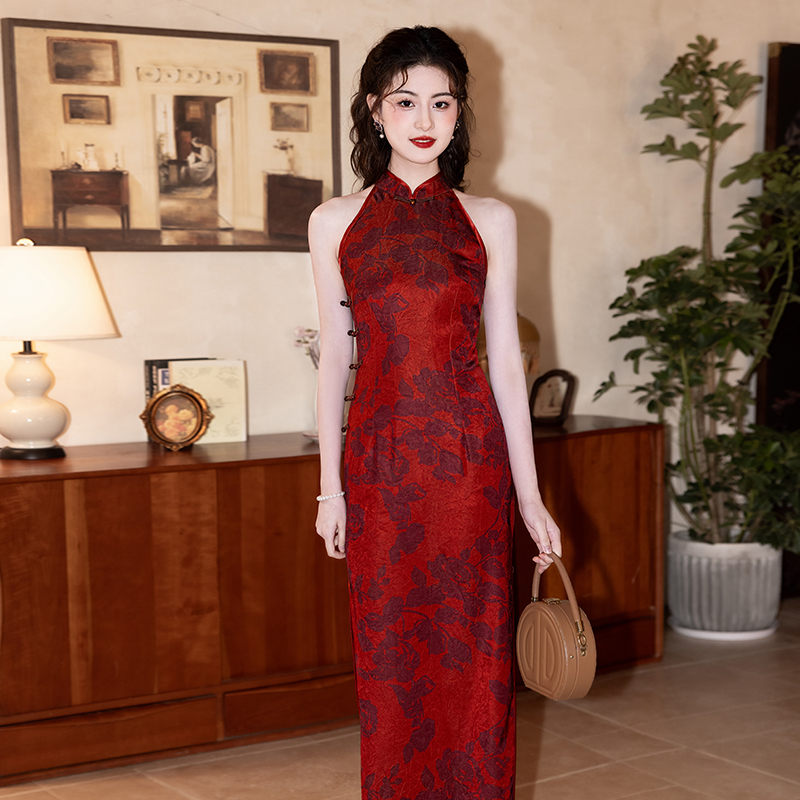 酒红色晨袍新娘订婚挂脖敬酒服