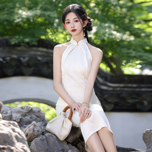 宴会礼服领证登记小白裙 高端气质新中式 白色无袖 挂脖旗袍2025新款