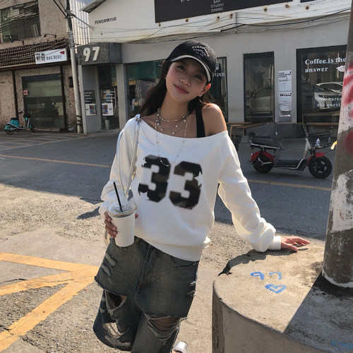 SANJATI 2025FW 烫钻迷彩一字肩套头卫衣斜肩辣妹上衣