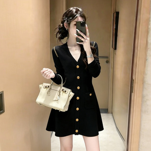 高级感小香风V领针织连衣裙女秋冬小个子收腰显瘦气质打底A字短裙