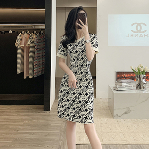 法式气质显瘦冰丝针织连衣裙女夏季2025新款高级感小个子短袖裙子
