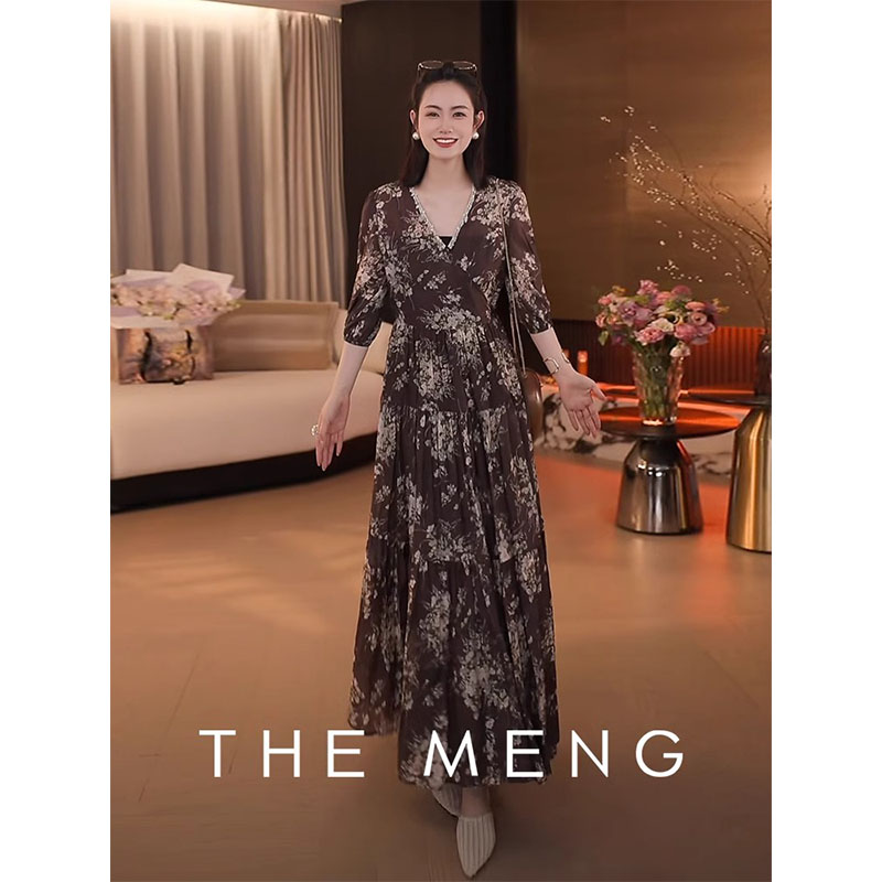 THE MENG【仲夏】天丝印花贝壳钉珠精致复古显瘦v领连衣裙女夏季