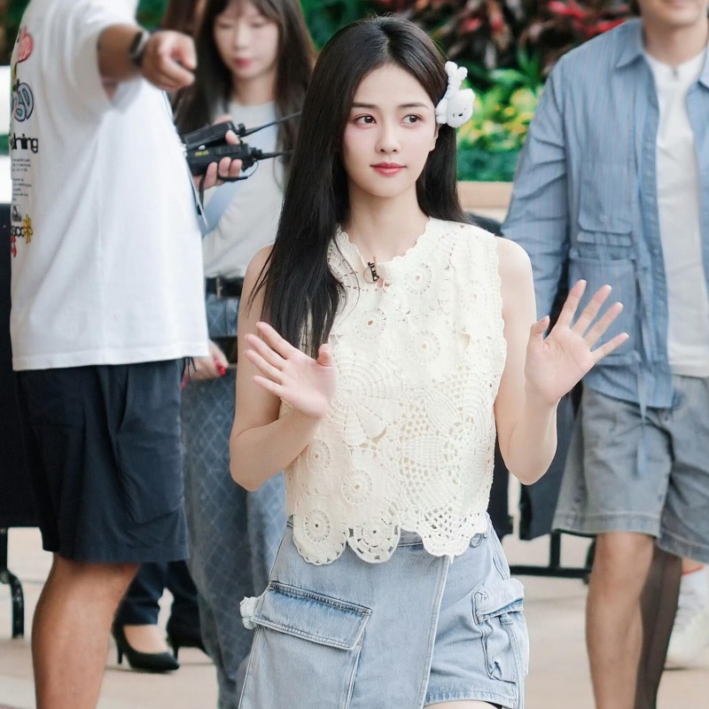 白鹿明星同款国潮花朵钩花镂空甜美背带针织背心夏季薄款复古上衣